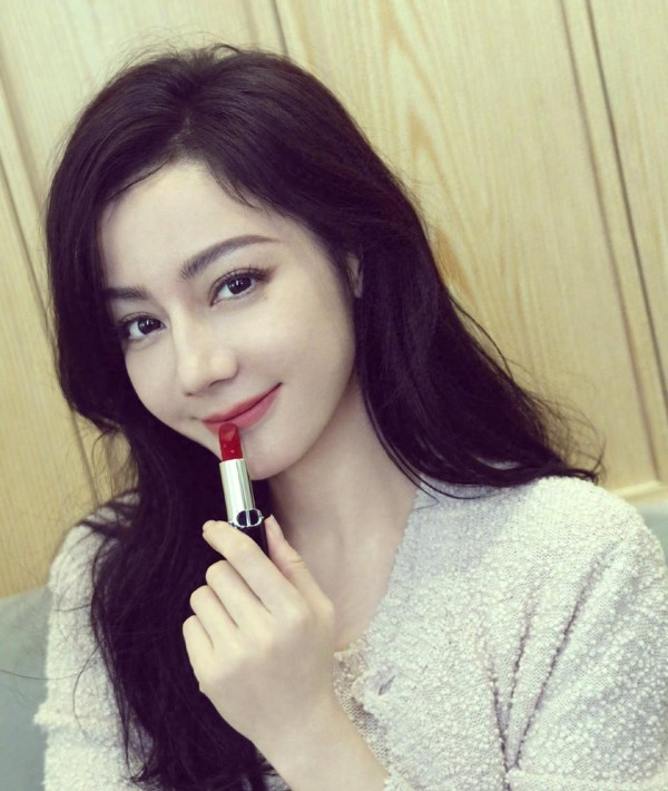 明星齐聚跨年舞台，精彩表演开启新年序章