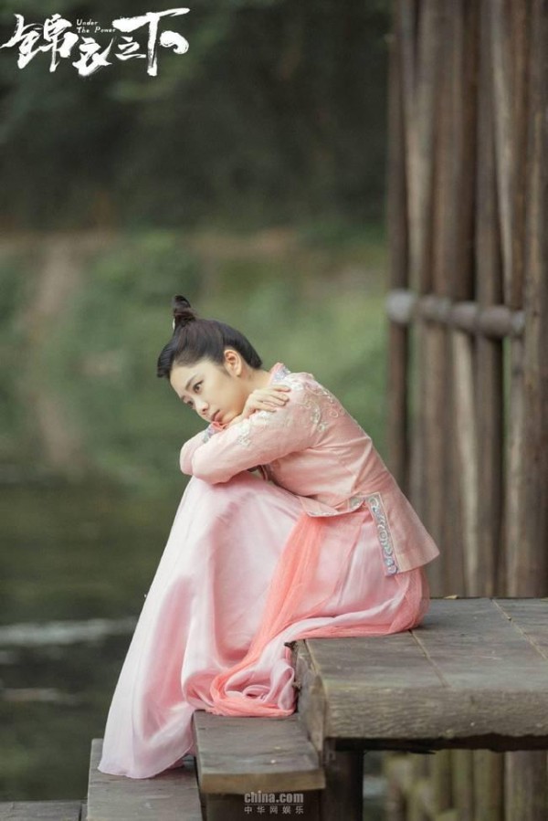 谭松韵《锦衣之下》热播 层次感演技获认可