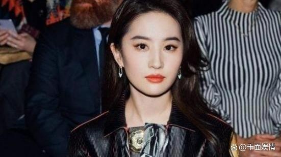 刘亦菲不合群？这场活动江湖地位尽显，原来金庸一个字都没说错