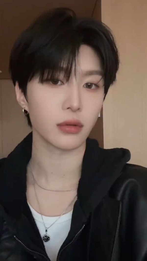 2026开年第一舞！范丞丞手势舞视频播放破亿，评论区全是“求放过”