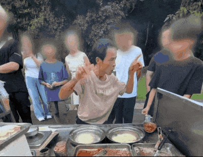 每次带火一座城市的不是大明星,而是和鸡排哥一样的草根小人物