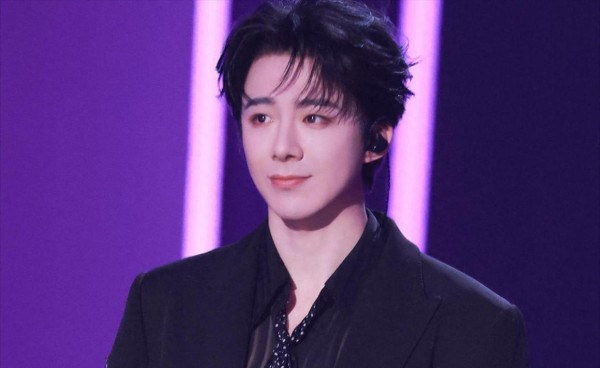 马年春晚刚跨界惊艳全场，36岁刘宇宁官宣喜讯，网红出身的他凭啥能打破内娱“潜规则”？