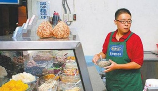 3岁出道，4岁出名，红极一时的小童星被父母坑惨，如今变成这样！