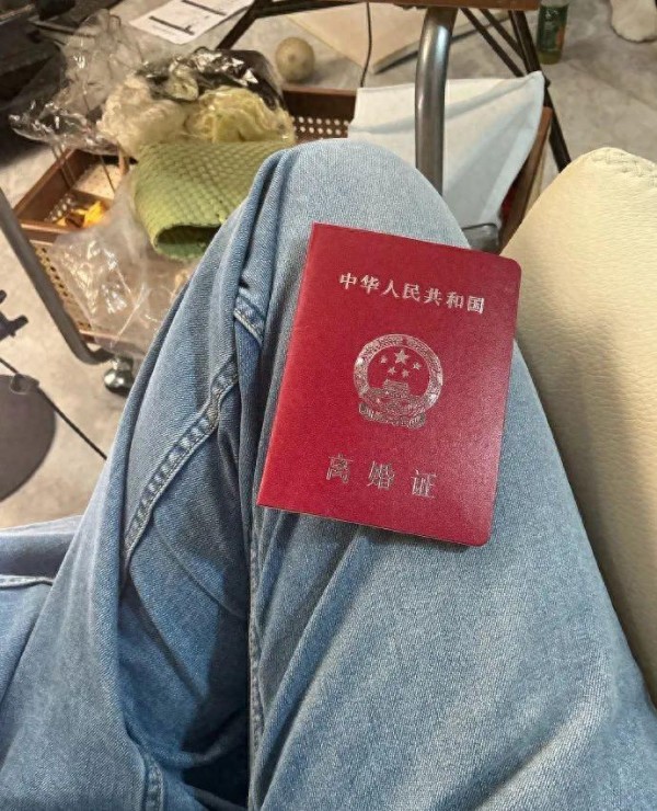 赵丽颖2000万慈善背后:河北农村女孩离婚后的100万次选择