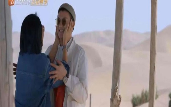 芒果剪辑师导演气炸，夫妻夜寝镜头误入，剪辑失误引热议！