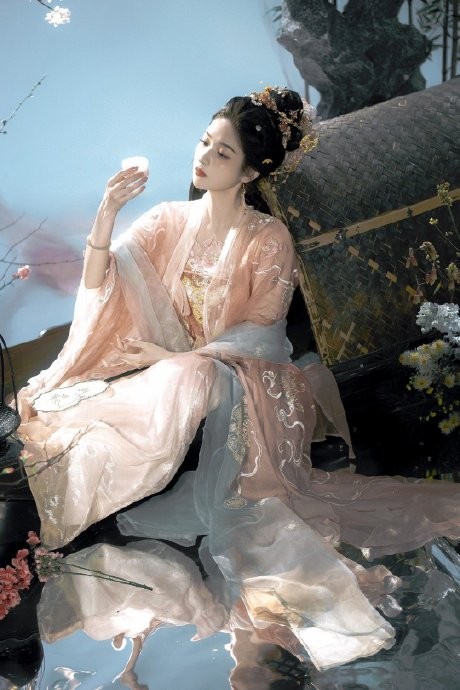 网友为什么说王玉雯和林一的小剧场是‘AI时代的电子榨菜’?