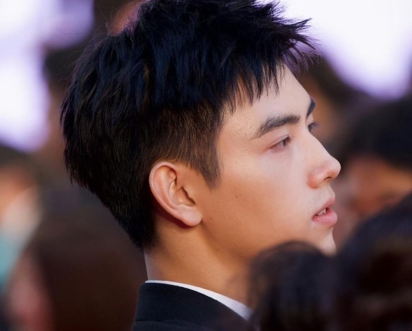 合作演员有多重要？看陈飞宇就懂了，搭热巴像木头，搭孙千像影帝