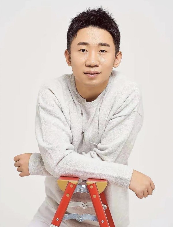 明星圈生存之争：策略与机遇