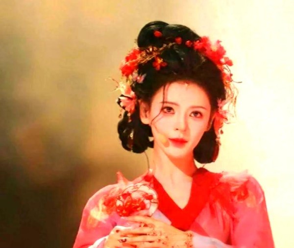 张予曦陷入职业生涯危机：娱乐圈纷争与个人形象的挑战