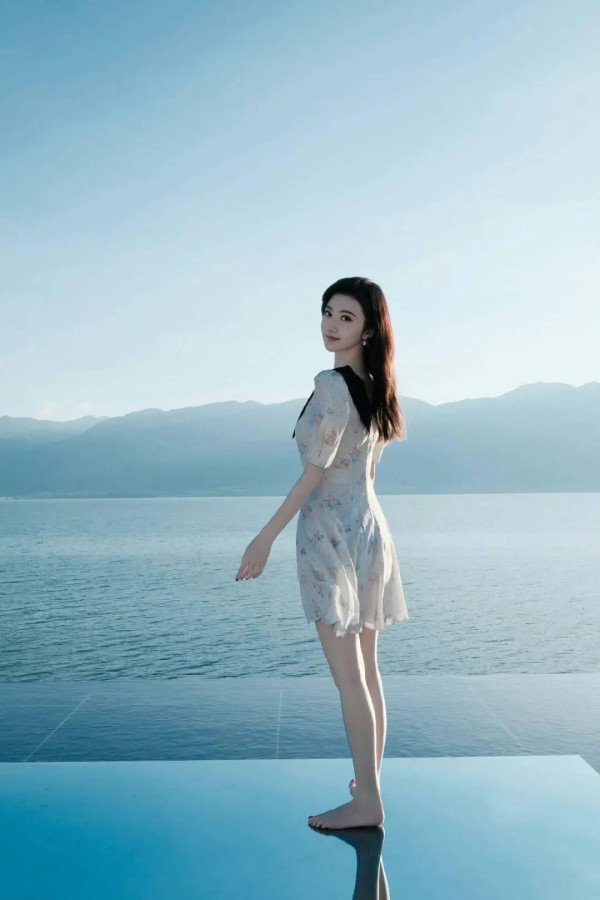 娜扎脚踝被群嘲，杨幂17cm成标杆？娱乐圈审美双标何时休