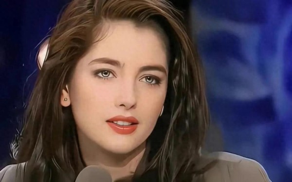 克里斯蒂亚娜·耶里：最美的茶花女