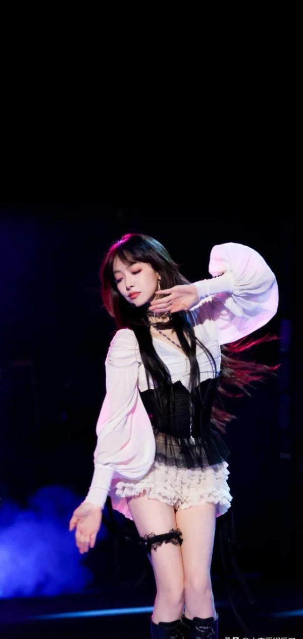 《花儿与少年6》嘉宾阵容公布：周雨彤、孙千、侯明昊、宋茜，你