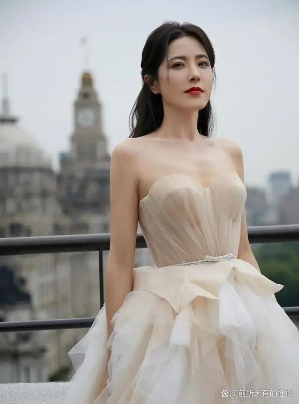 明星换脸升级真相曝光，包装国际范儿粉丝急了，娱乐圈套路比你想得深多了