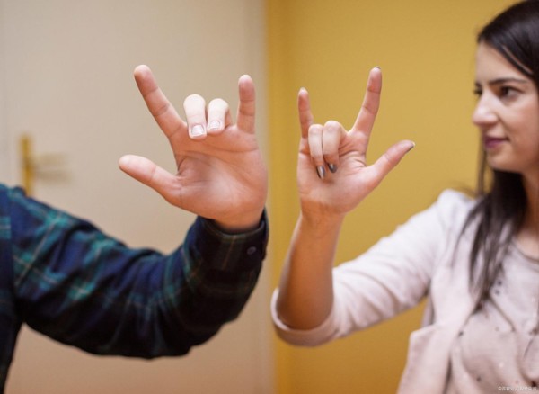 刀马刀马手势舞席卷!明星加入引爆全民模仿狂潮