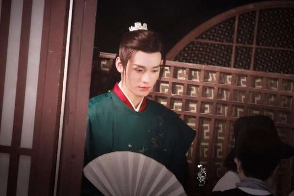 龚俊:从十八线演员升至流量一哥，离不开粉丝的偶像文本创作