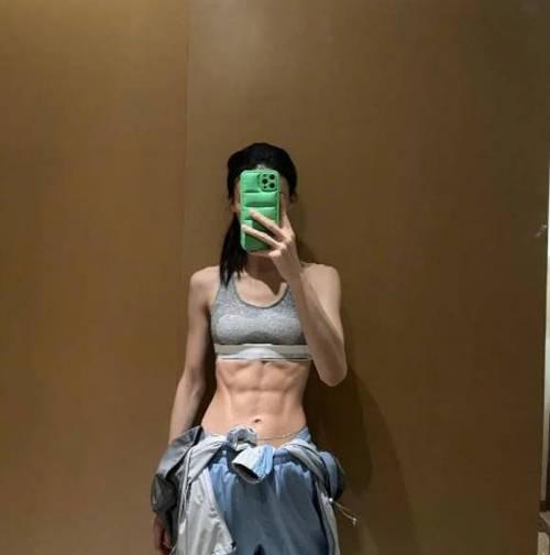 14位女明星健身照大比拼，谁最吸睛