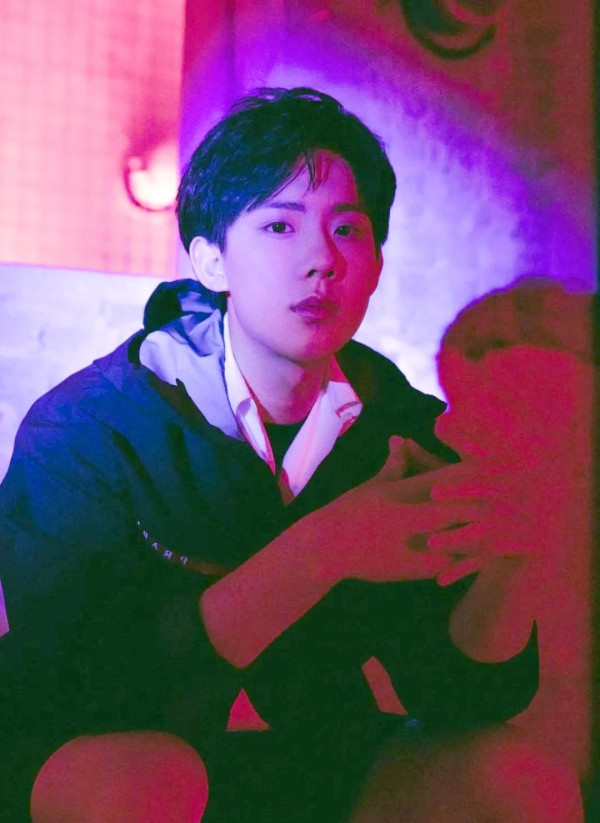 周奇：影视圈新星与跨界魅力