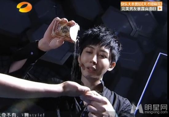 魔术师YIF快本表演惹争议 身世背景遭曝光1