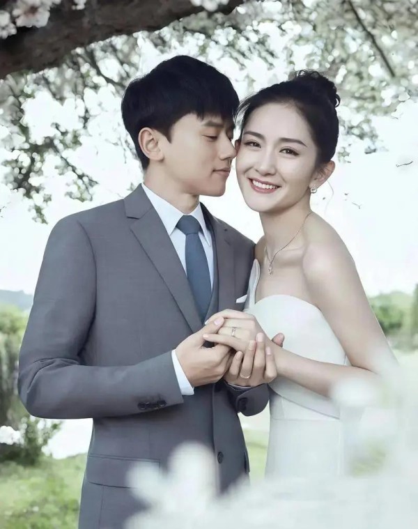 张杰遭质疑“土”，谢娜掀桌怒怼，薛之谦20年恩怨揭秘