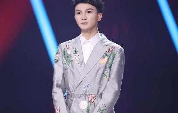 周深为什么不认识张雨绮张含韵？观众明白那2个答案后笑了