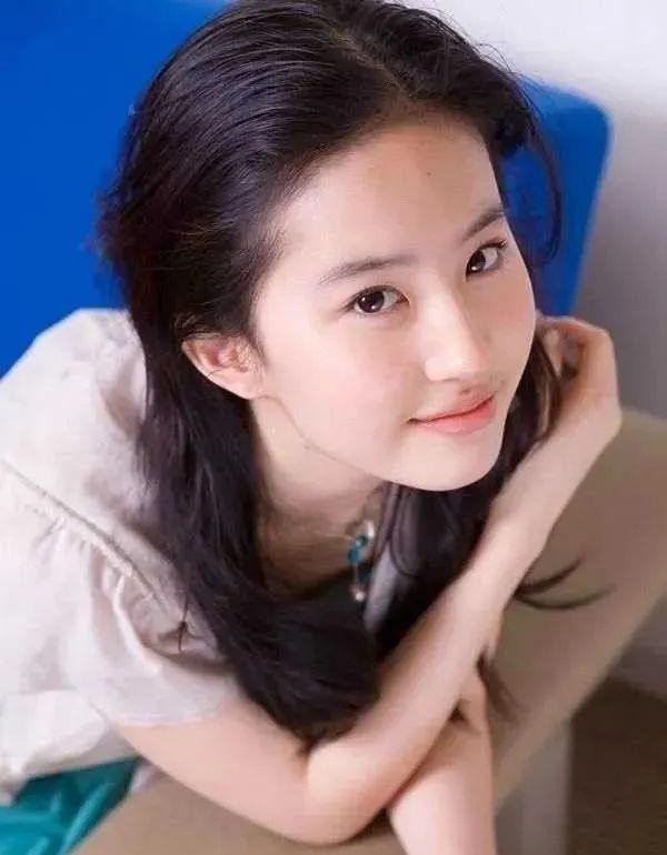 明星背后的干爹文化：竞争与支持的双面解读