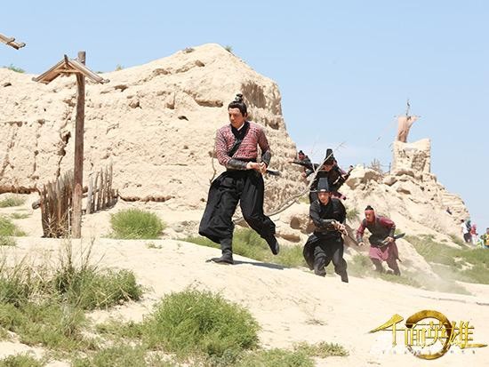 《千面英雄》剧情惊心动魄