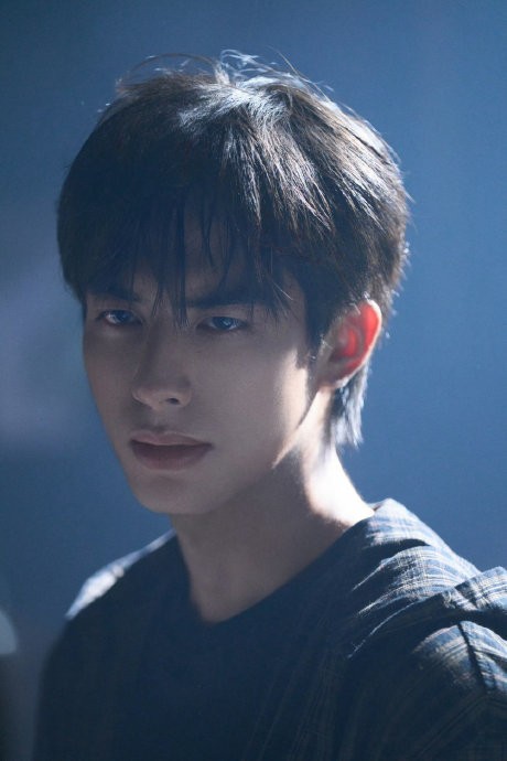 宋威龙在电视剧《骄阳似我》中饰演了什么角色，强化了观众的好感？