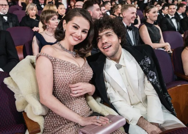 HOLLYWOOD, CALIFORNIA - MARCH 02: (EDITORIAL ONLY, NO BOOK COVERS) Selena Gomez and Benny Blanco attend the 97th Annual Oscars at Dolby Theatre on March 02, 2025 in Hollywood, California. (Photo by John Shearer/97th Oscars/The Academy via Getty Images)