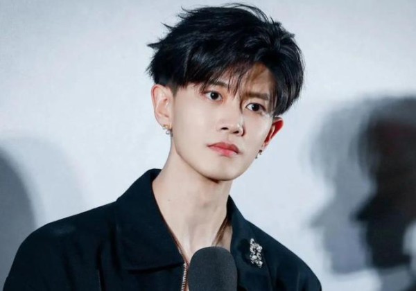 内娱男星12月行程图！王鹤棣庆生，任嘉伦三地奔波，仅六人进组透露行业现实