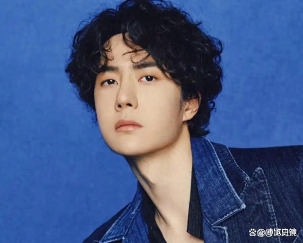 曝王一博 8 年恋情还吐槽同行，海量聊天记录流出，乐华澄清网友不买账！