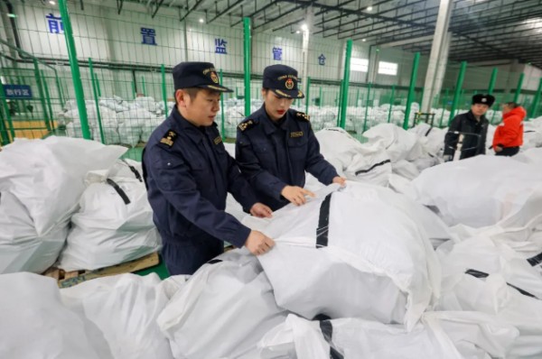 全国首个跨境电商零售出口 “前置监管仓” 投用