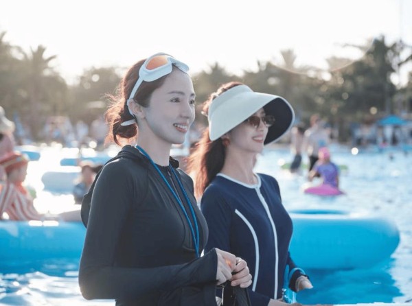 佟丽娅董璇的10万酒店派对：明星闺蜜圈真是“娃+钱”就能进？