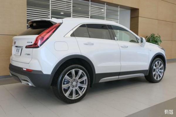 戚薇代言凯迪拉克XT4：大女主时代，谁在掌控方向盘？-有驾