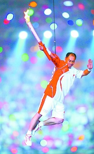 李宁点燃奥运圣火。