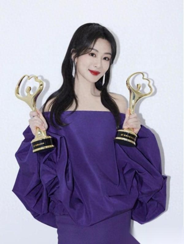 原以为退出娱乐圈，实际是悄悄改名没认出，热度本就低，这下更没人关注了