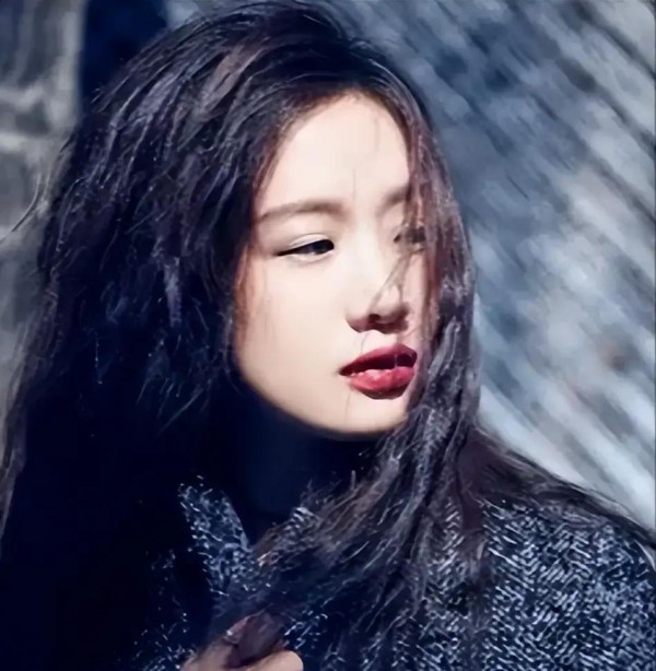 吴莫愁吴谨言耍大牌翻车，红得快塌得也快，娱乐圈为何总重演