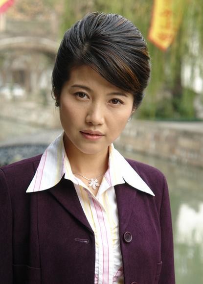 8个影后桂冠加身！却因不炒作被遗忘！倪萍称她是中国最牛女演员