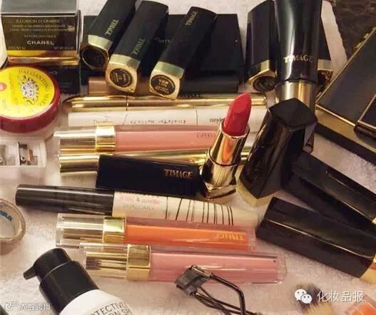 【动态】章子怡涂“芭莎红”  时尚芭莎进军彩妆业了？