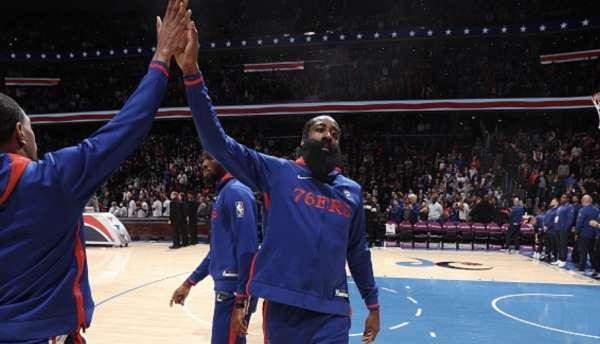 哈登连续3场比赛得到20+10 仅次于张伯伦位列队史第二