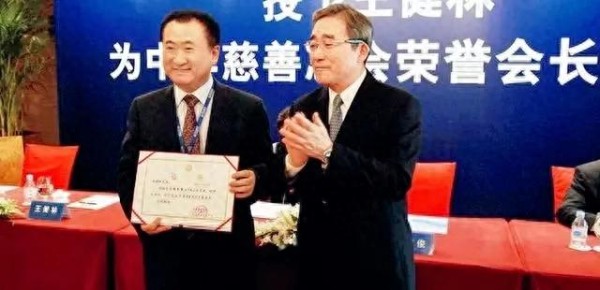 惊天动地！商业巨头大动作！揭王健林为何将万达核心资产出售国家