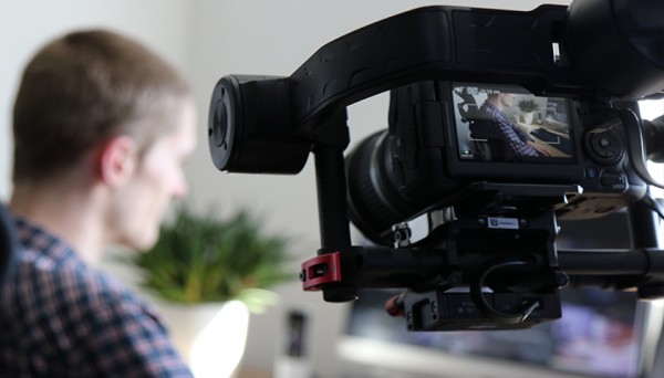 影视公司过冬，被何所困？