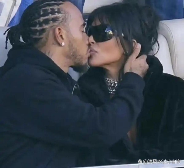 娱乐圈“最意外联姻”：这俩人官宣，比“盲盒开到隐藏款”还离谱！