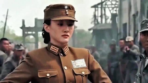 川军粮食被坏人扣留，不料女军官人很厉害，直接开枪了