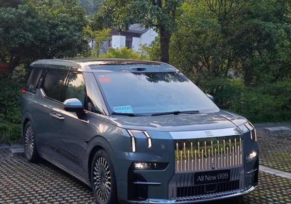 中国自主品牌高端MPV持续升级迭代，四款明星产品应对不同使用环境，彰显民族汽车工业创新实力与市场竞争力-有驾