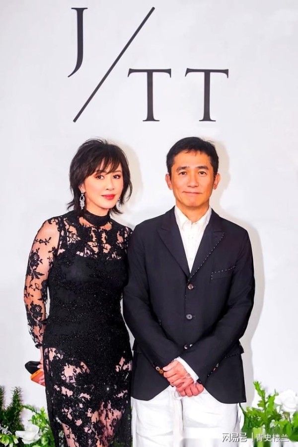 关颖与邱淑贞结为姻亲，梁朝伟现身祝贺，细说这场 豪门联姻婚礼