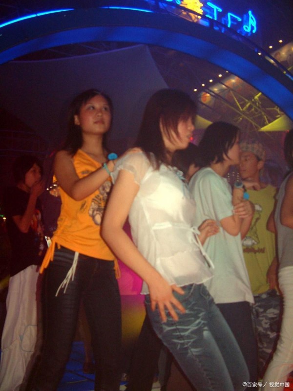 9年倒闭7万家！年轻人抛弃KTV的真相：他们现在都去哪儿嗨？