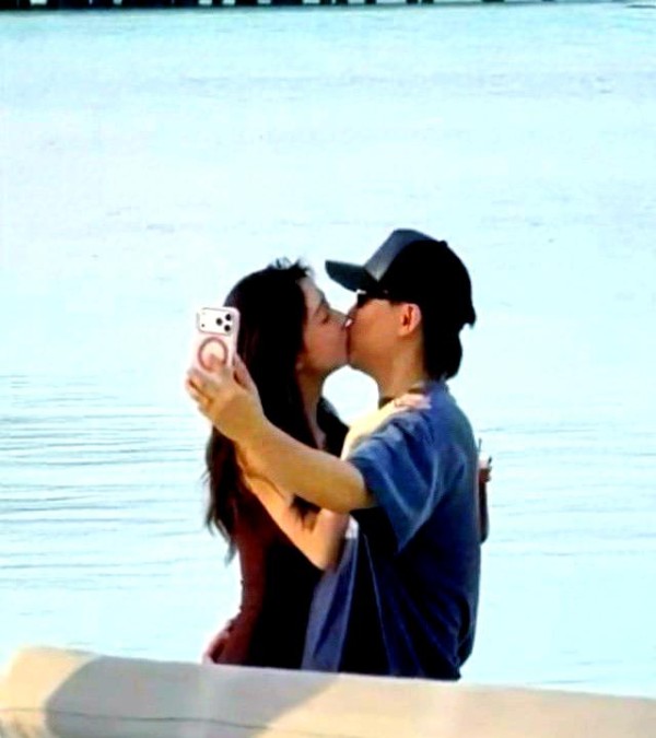 明星恋情背后的年龄与资源博弈