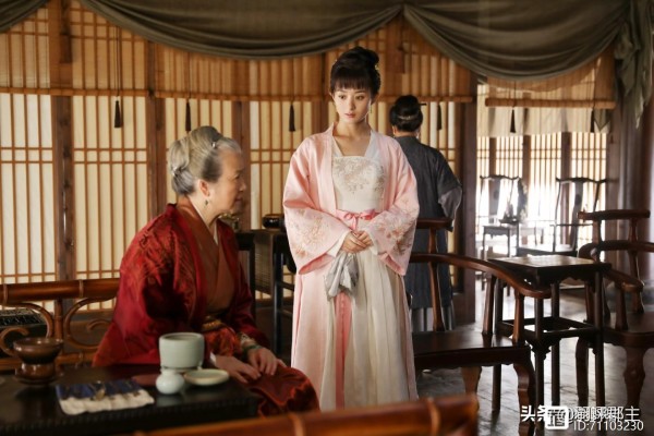 从《知否知否应是绿肥红瘦》中的生活情景，看宋朝宴饮的礼仪文化