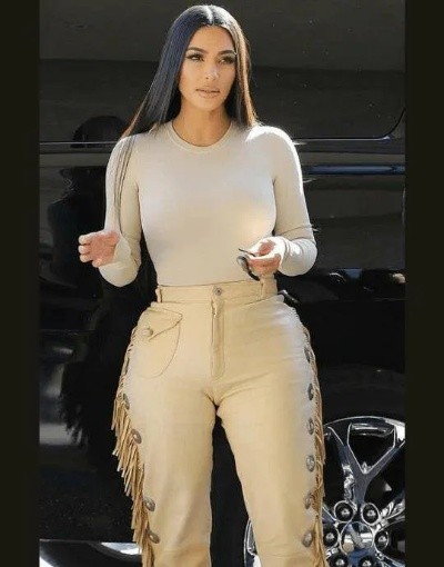 卡戴珊：从电视明星到商业帝国的崛起