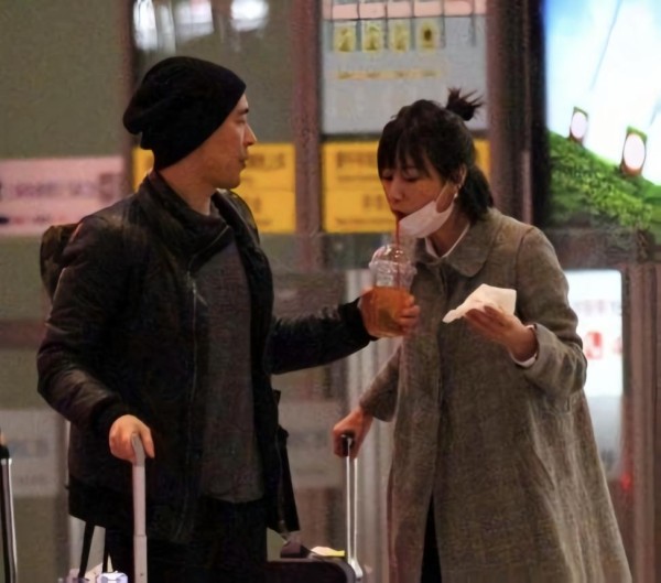 徐静蕾的20亿商业帝国：捧红李庚希后，她如何在幕后“躺赢”？